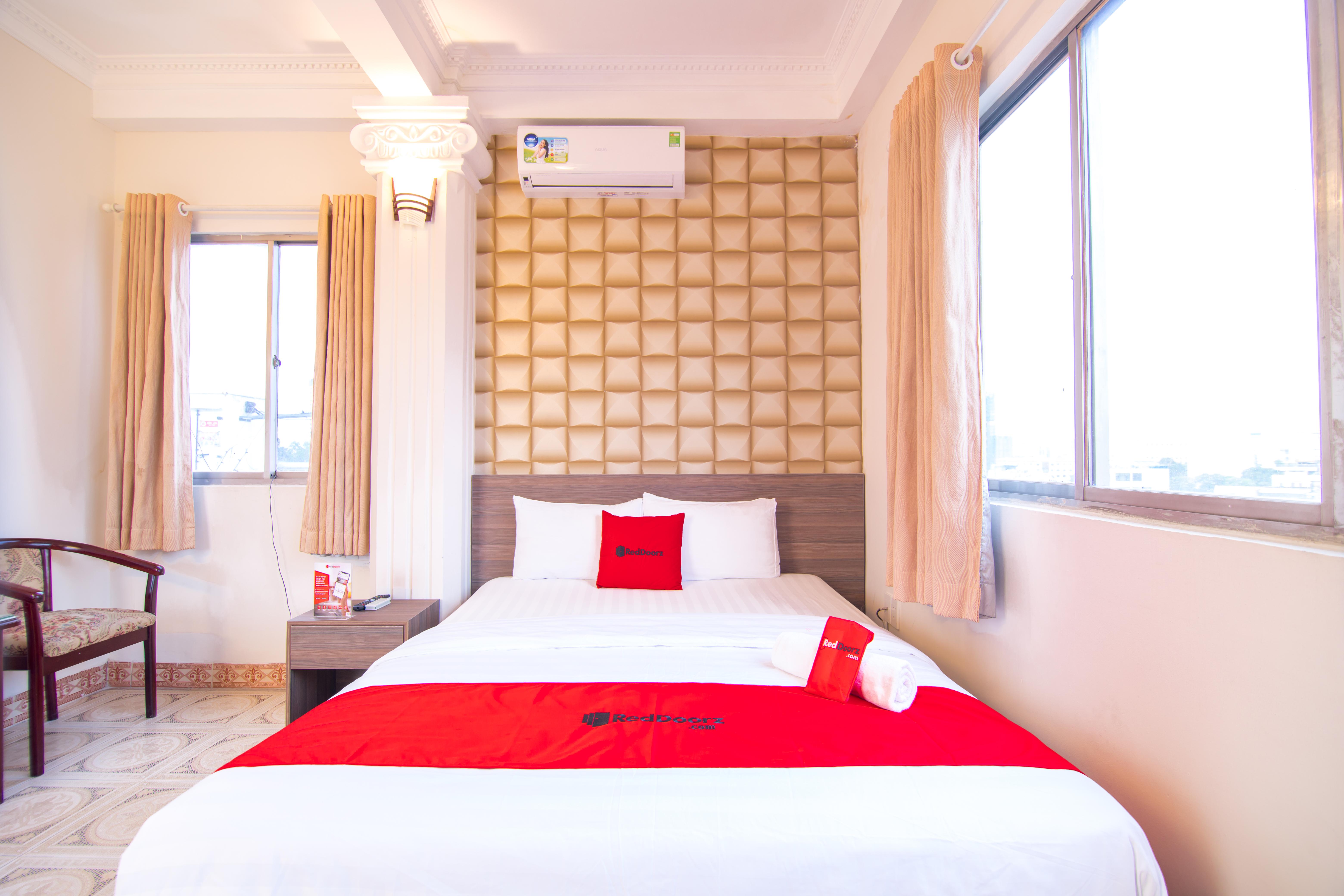 RedDoorz Tan Hoang Long Hotel Nguyen Van Cu Ho Chi Minh-stad Buitenkant foto