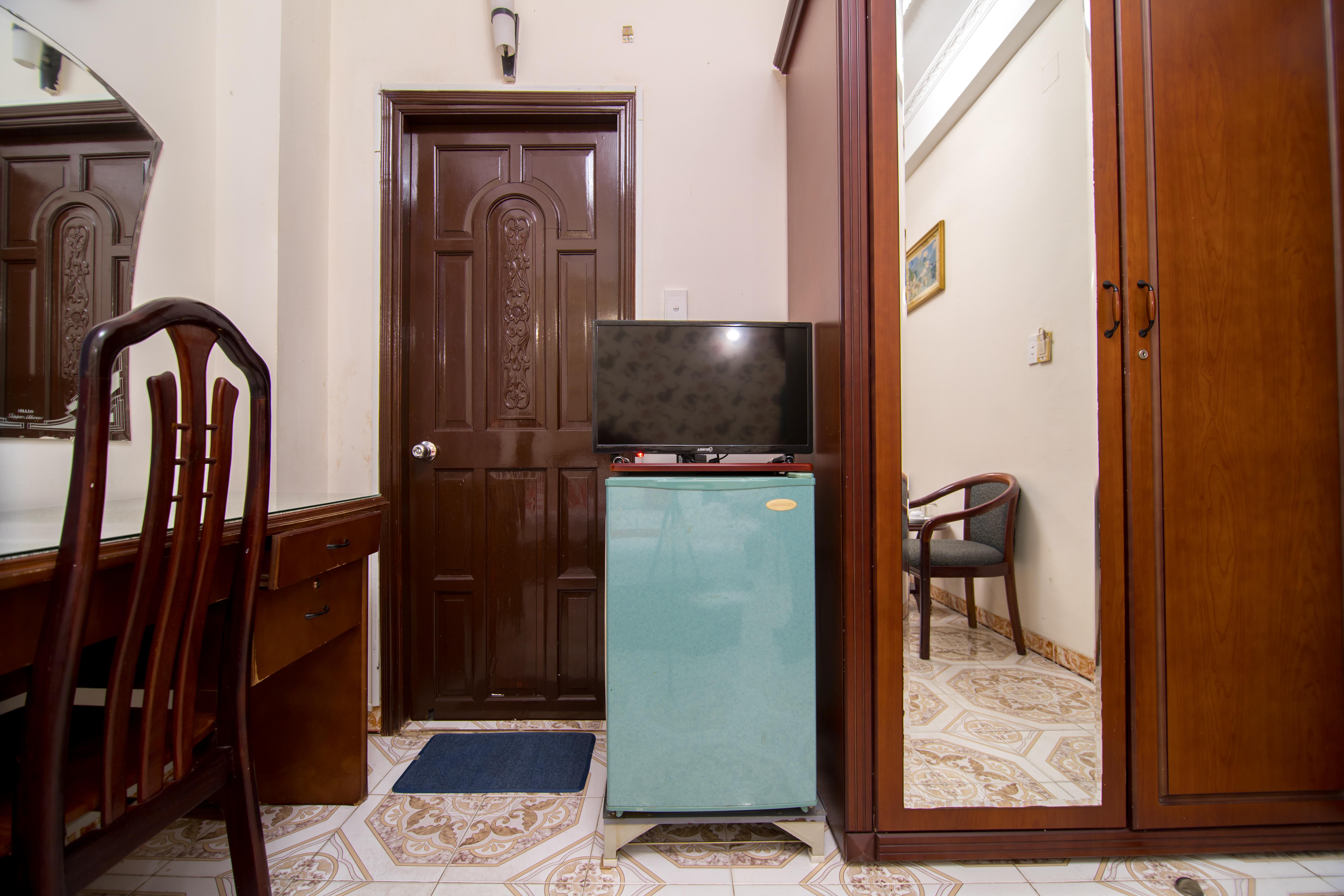 RedDoorz Tan Hoang Long Hotel Nguyen Van Cu Ho Chi Minh-stad Buitenkant foto