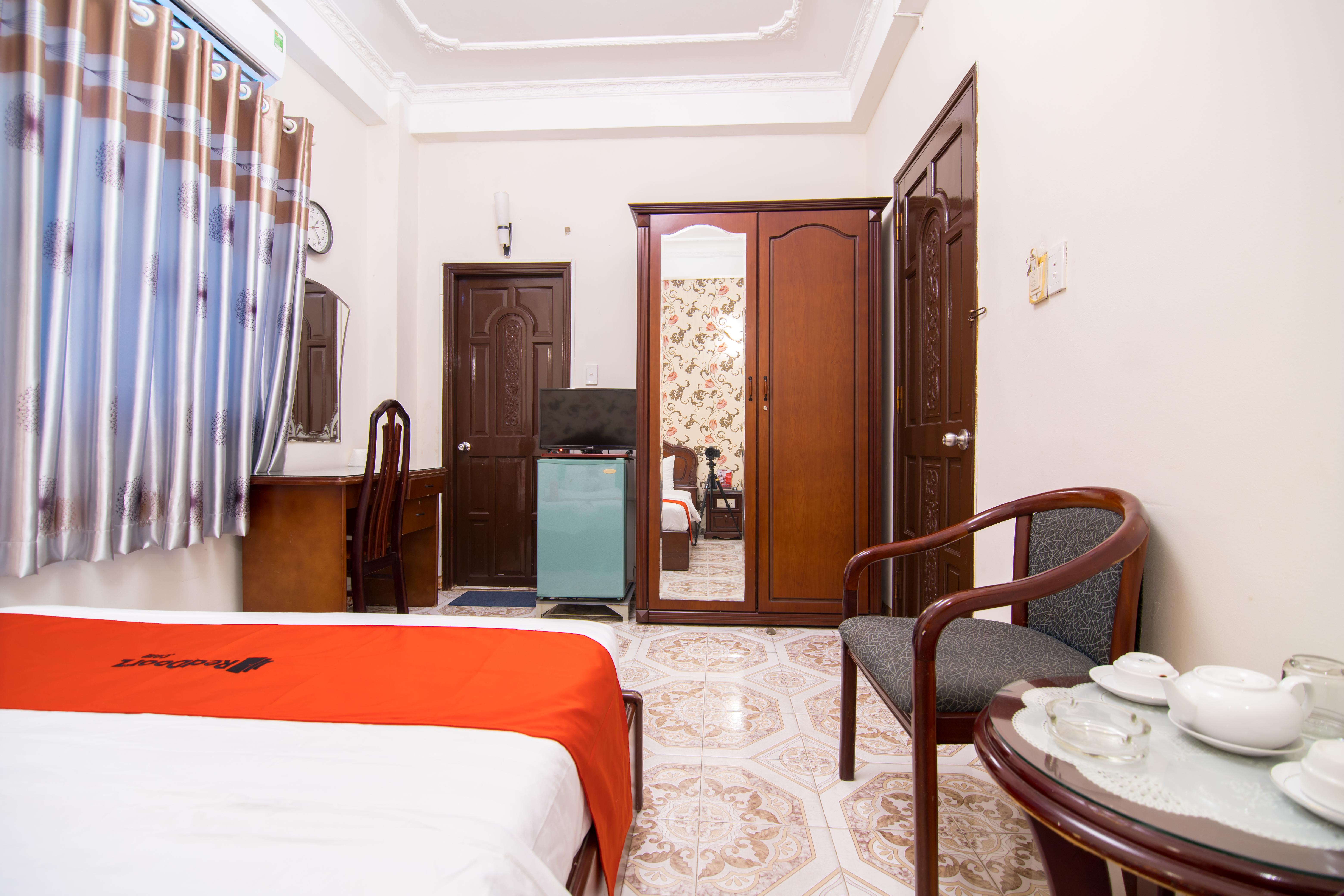 RedDoorz Tan Hoang Long Hotel Nguyen Van Cu Ho Chi Minh-stad Buitenkant foto