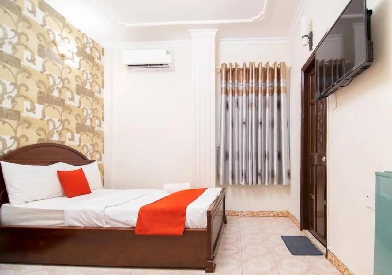 RedDoorz Tan Hoang Long Hotel Nguyen Van Cu Ho Chi Minh-stad Buitenkant foto