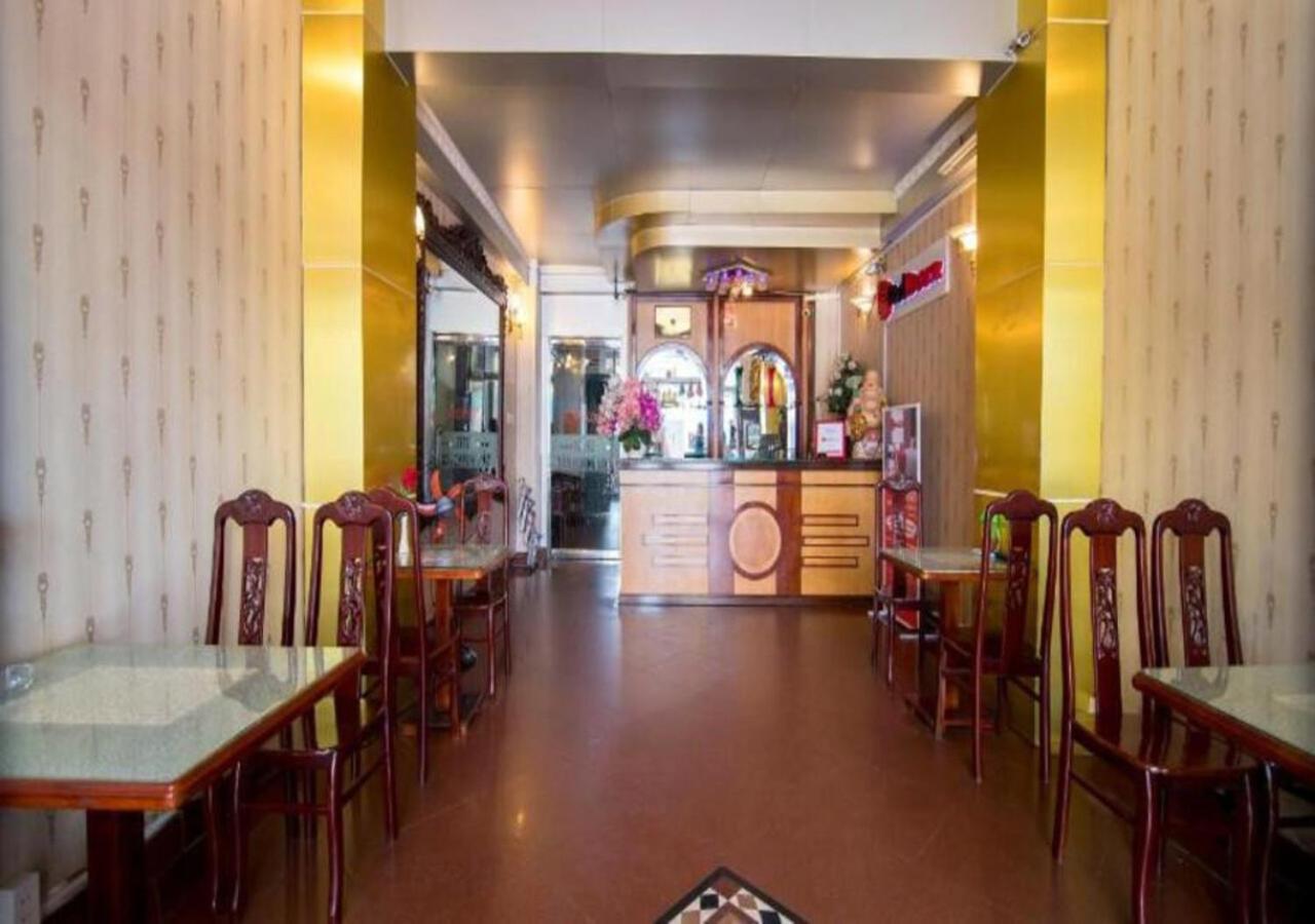 RedDoorz Tan Hoang Long Hotel Nguyen Van Cu Ho Chi Minh-stad Buitenkant foto