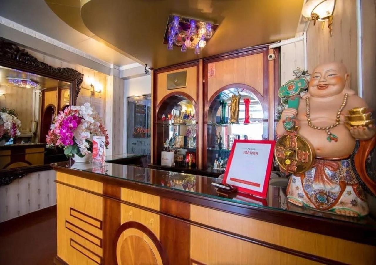 RedDoorz Tan Hoang Long Hotel Nguyen Van Cu Ho Chi Minh-stad Buitenkant foto